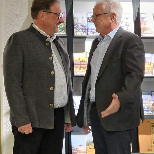 Prof. Peter Anterist ist heute zu Besuch bei der InterGest Switzerland und spricht mit Geschäftsführer Oskar Freimann,...